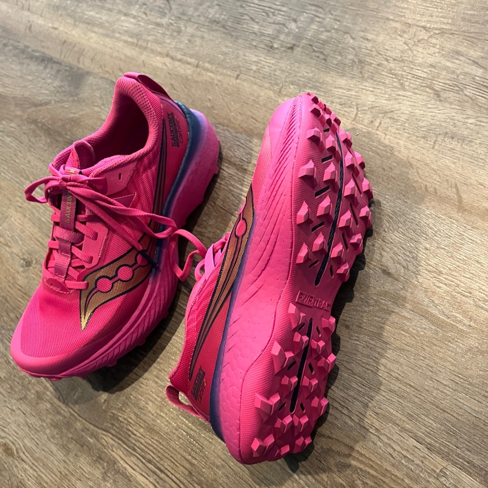 Saucony Women's Endorphin Edge Trail Running Shoe brand new!
